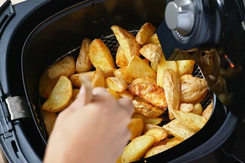 阅读更多文章如何空气油炸土豆- 10个美味的食谱!