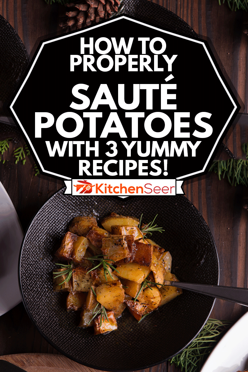 炒红薯沙拉在黑色的碗在棕色的木头背景，如何正确Sauté土豆- 3美味的食谱!