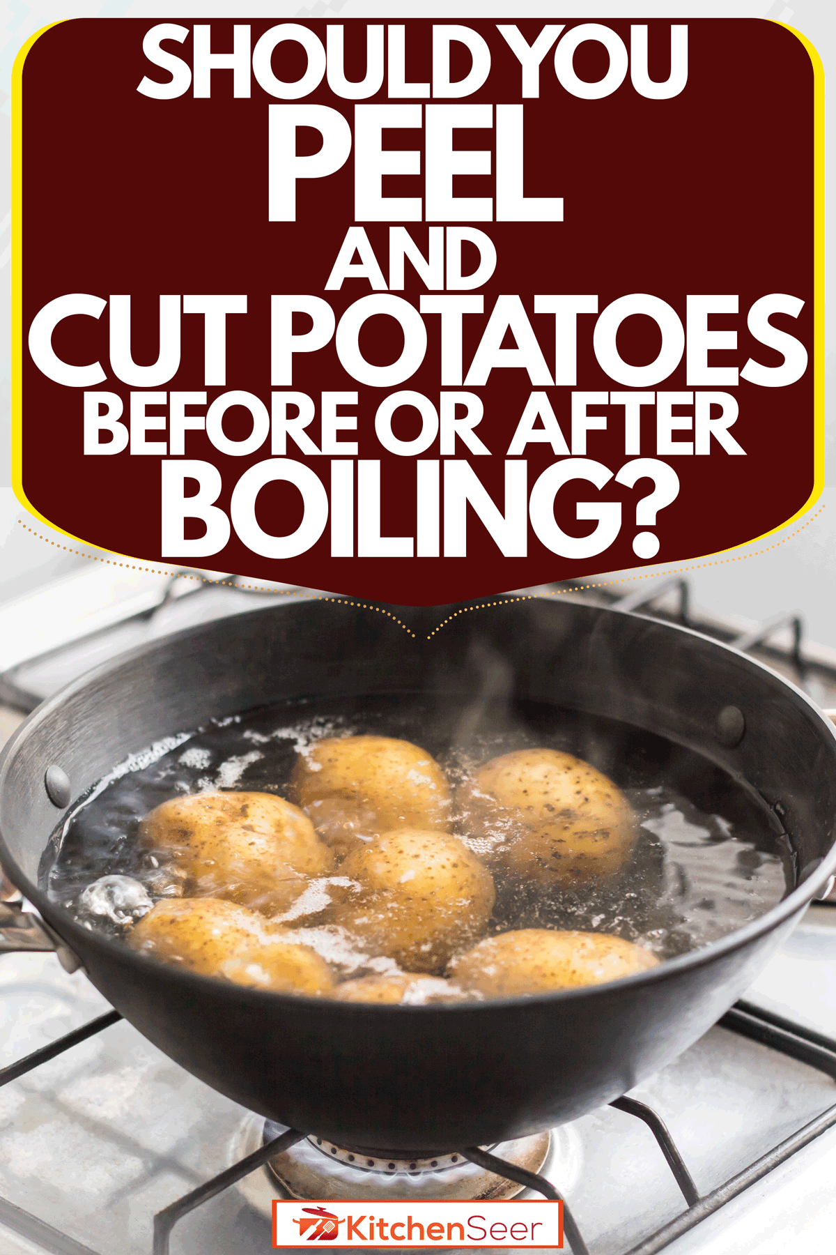 把土豆放在酱锅里，放在沸水下，你应该在煮土豆前削土豆皮还是煮土豆后切土豆?
