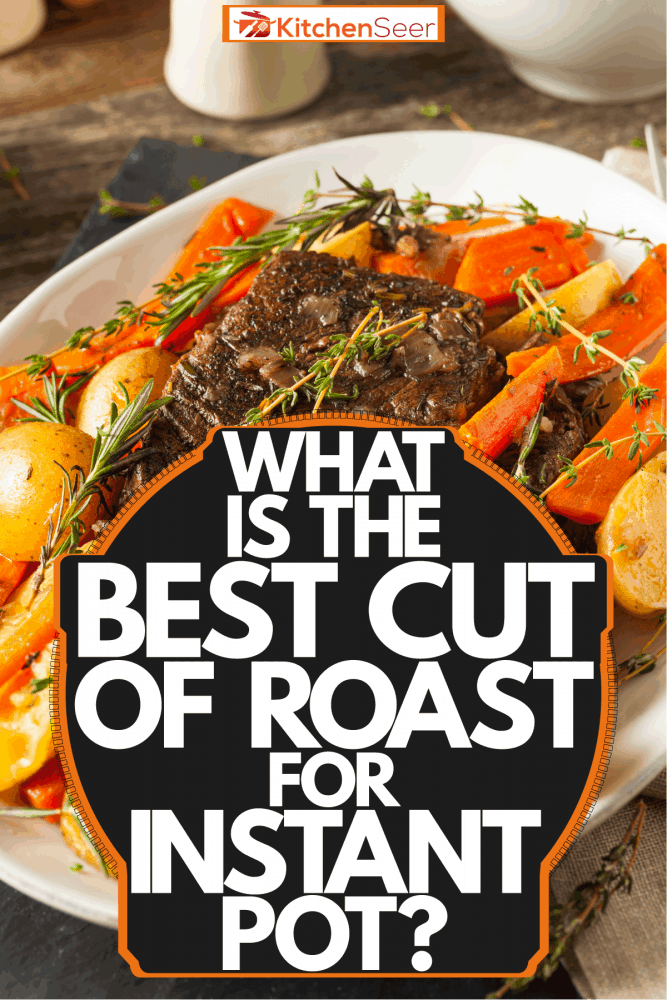 美味的炖菜，蔬菜和土豆配上牛至，近距离拍摄，什么是最好的烤速煲?