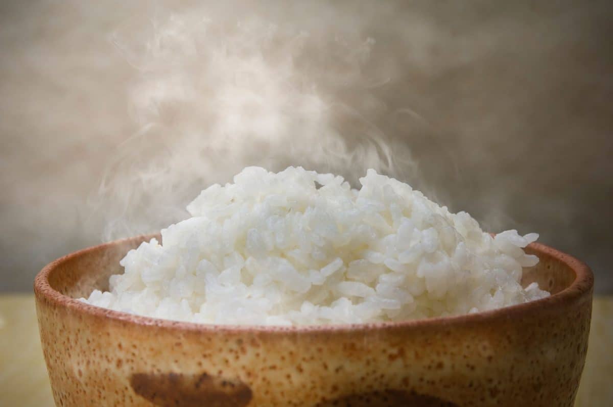 大米在日本是一种主食，在大多数情况下，人们通常会把米饭、