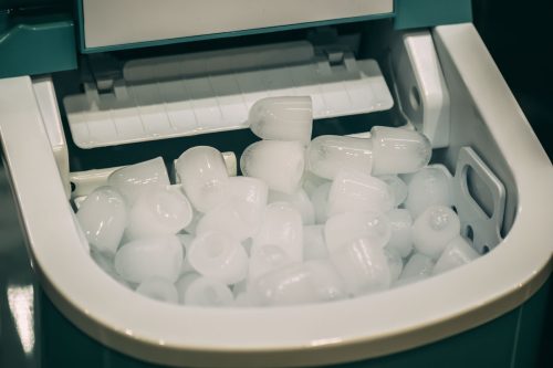 阅读更多关于你应该关闭便携式制冰机[还是你可以一直开着]的文章?